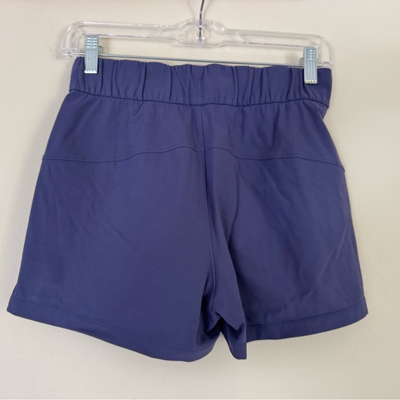 lululemon women’s shorts Track That Mid Navy Blue - Size 4 - EUC - Picture 2 of 4